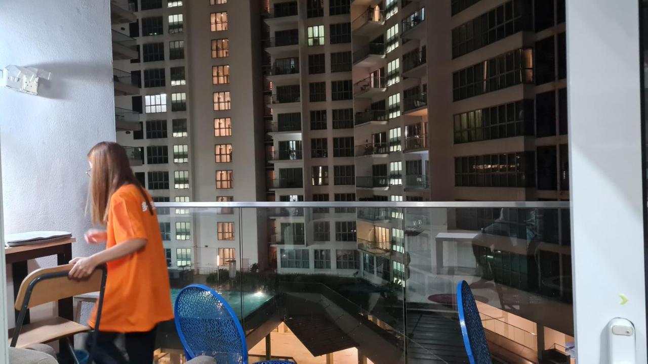 Hostel At Regalia Sky Pool Kuala Lumpur Exterior photo