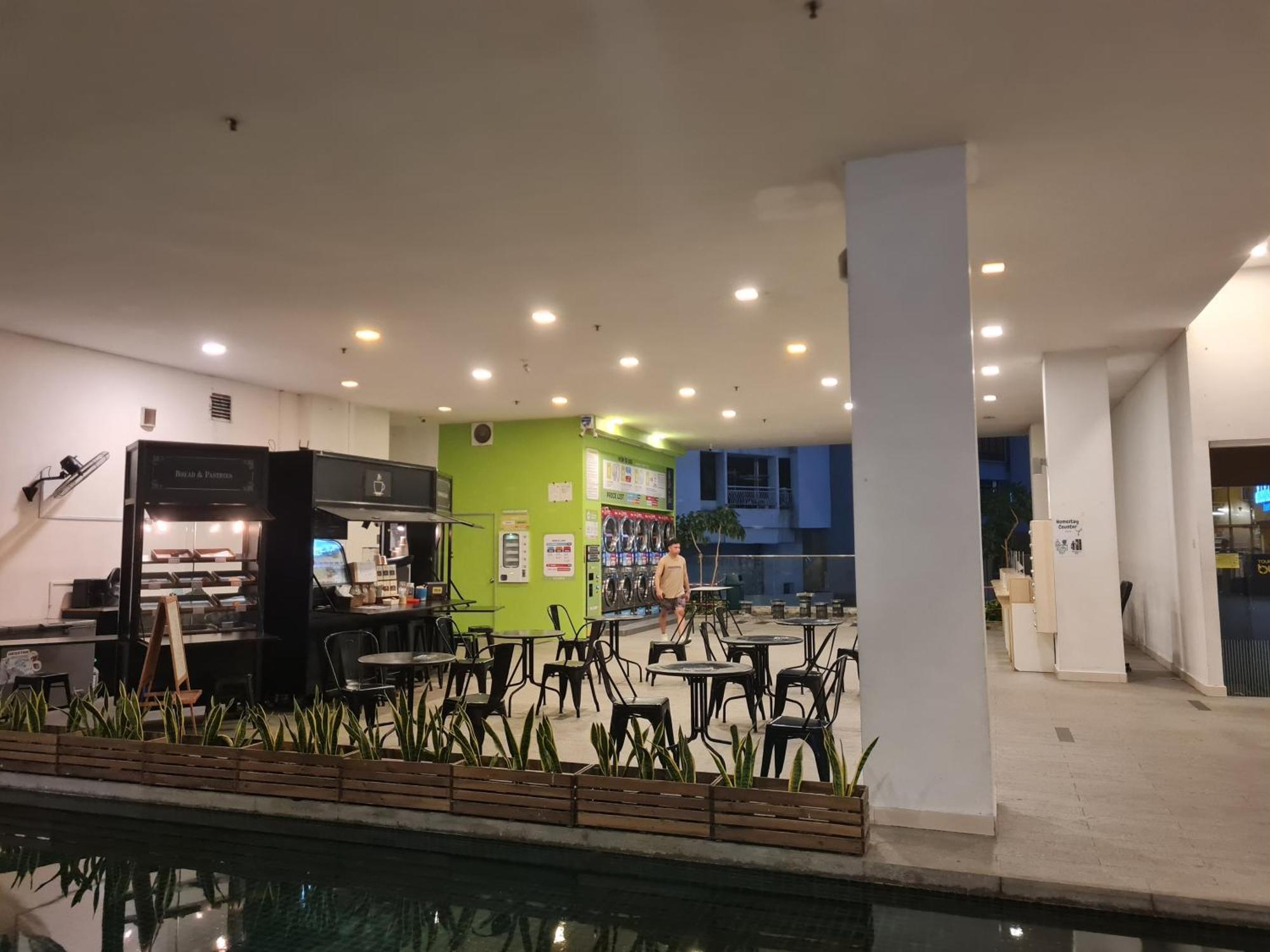Hostel At Regalia Sky Pool Kuala Lumpur Exterior photo
